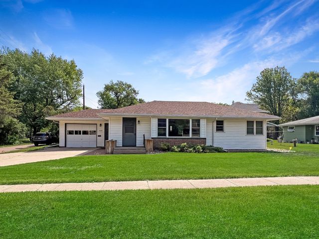 738 Center St, Tracy, MN 56175