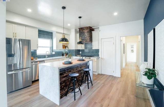 2232 Rosedale Ave, Oakland, CA 94601