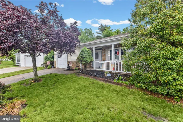 7 Cambridge Ct, Southampton, NJ 08088