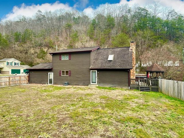 6 Twin Ave, Pikeville, KY 41501