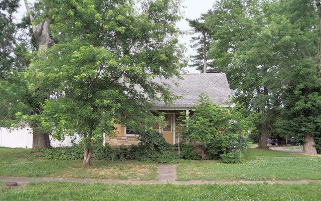 600 N  11th St, Herrin, IL 62948