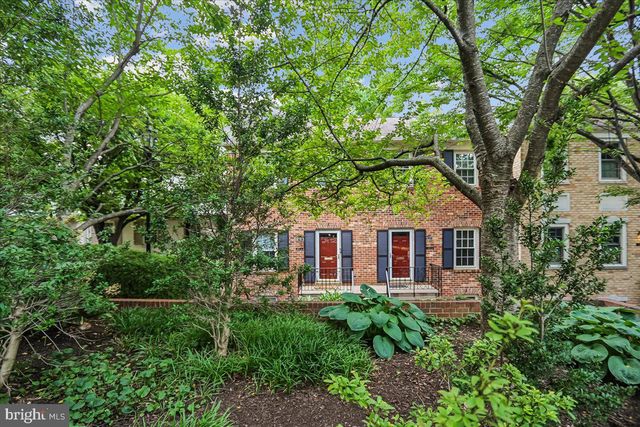 3217 Sutton Pl NW #A, Washington, DC 20016