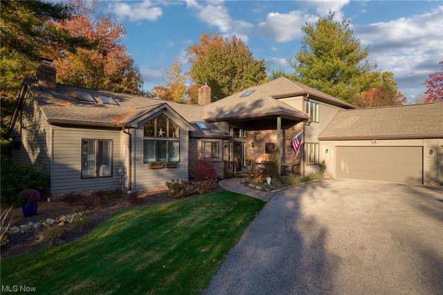 430 Chipping Ln, Chagrin Falls, OH 44023