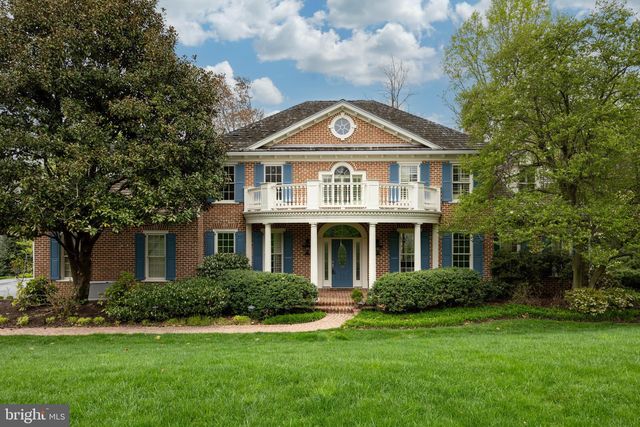 301 Freedom Ct, Newtown Square, PA 19073