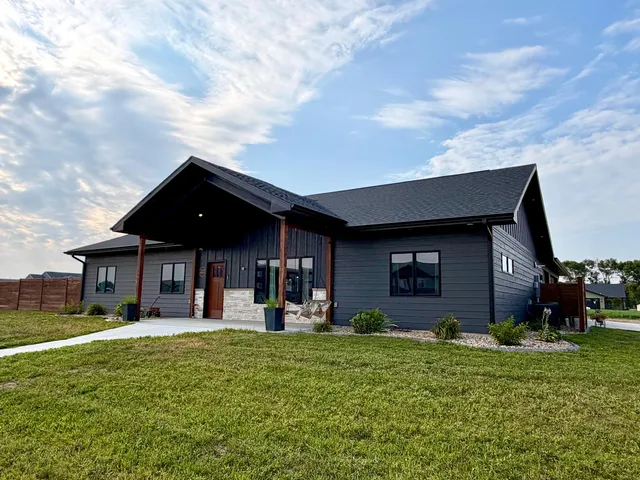 2227 Firehouse Dr, Huron, SD 57350