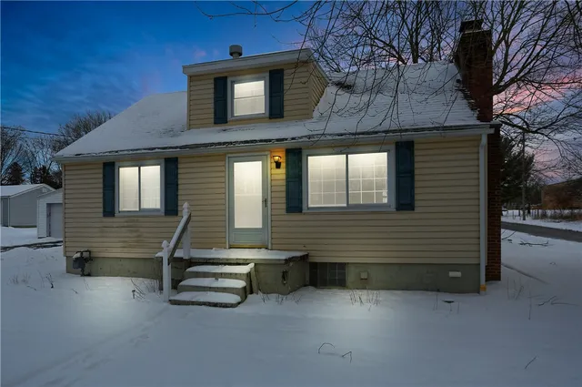2011 Tony St, New Castle, PA 16101