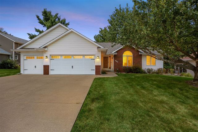 2822 Oak Crest Ct NW, Cedar Rapids, IA 52405