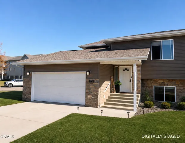 2027 Koch Dr, Bismarck, ND 58503