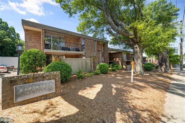 1727 S  Hawthorne Rd, Winston Salem, NC 27103