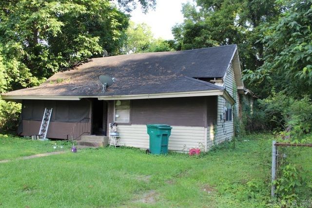 2204 E  Pullen St, Pine Bluff, AR 71601