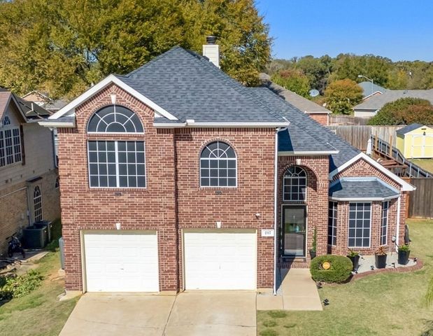 217 Country Meadow Ct, Mansfield, TX 76063