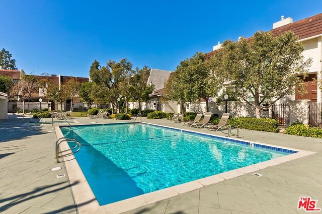 6263 1/2 Randi Ave, Los Angeles, CA 91367