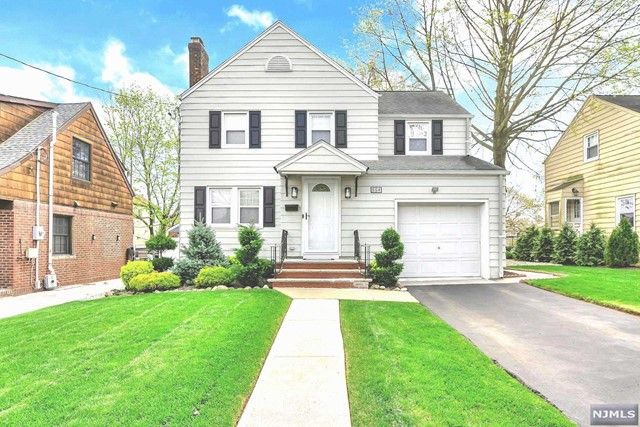 554 Collins Ave, Hasbrouck Heights, NJ 07604
