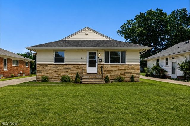 4557 W  223rd St, Fairview Park, OH 44126