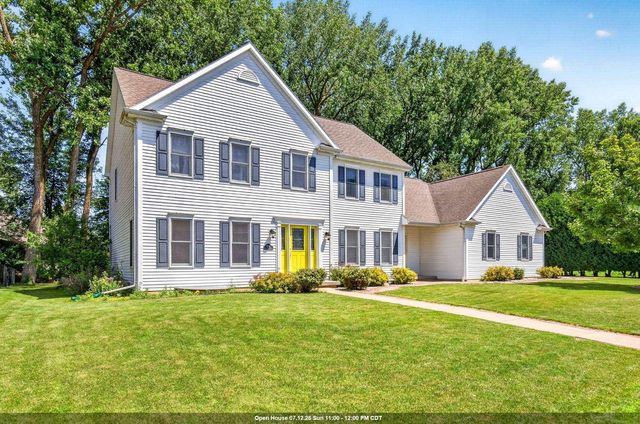 2415 Maple Grove Dr, Neenah, WI 54956