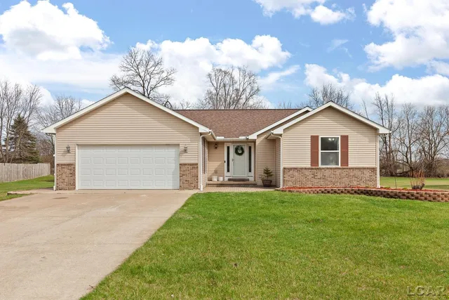 3160 Crabtree Dr, Tecumseh, MI 49286