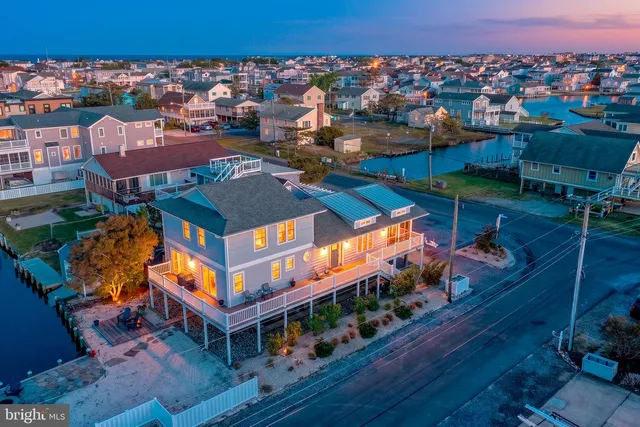45 W  Dagsboro St, Fenwick Island, DE 19944