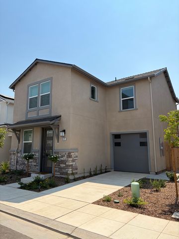 6573 E  Clingstone Dr, Fresno, CA 93727