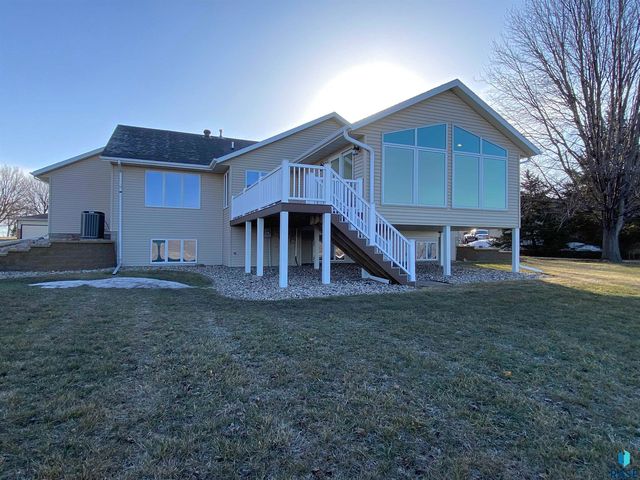 1303 Northview Dr, Luverne, MN 56156
