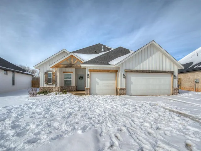 17721 Walnut Creek Rd, Edmond, OK 73012