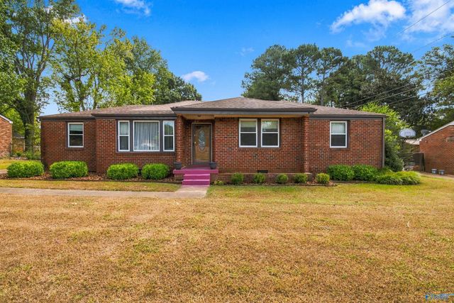 4206 Force Dr NW, Huntsville, AL 35810