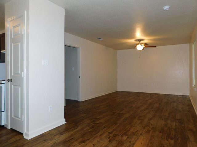 1900 Live Oak St #17, Commerce, TX 75428