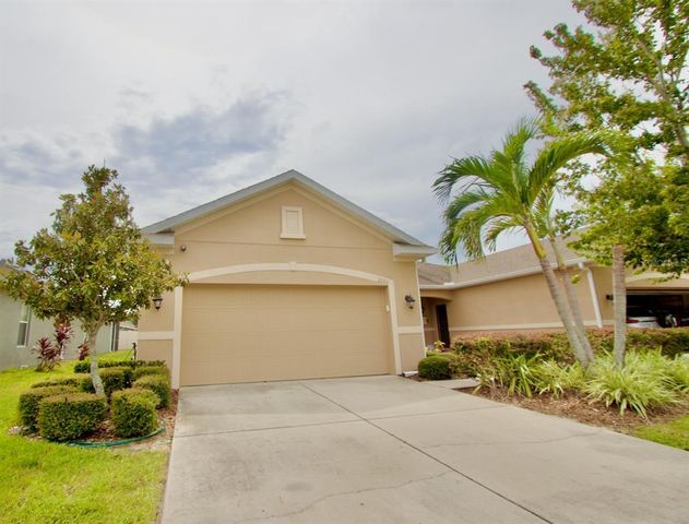 2200 Parrot Fish Dr, Holiday, FL 34691