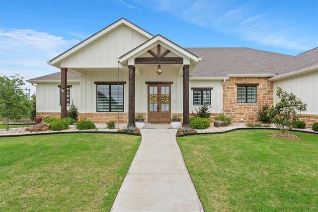 300 Wycliff Dr, China Spring, TX 76633