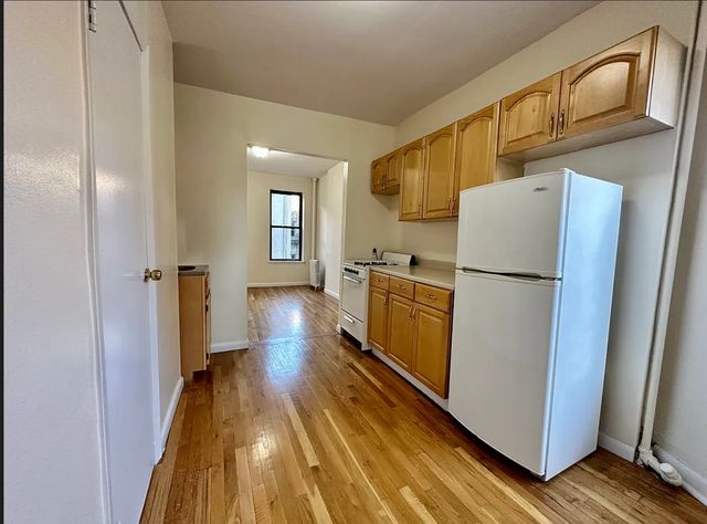239 W  15th St #4RE, New York, NY 10011