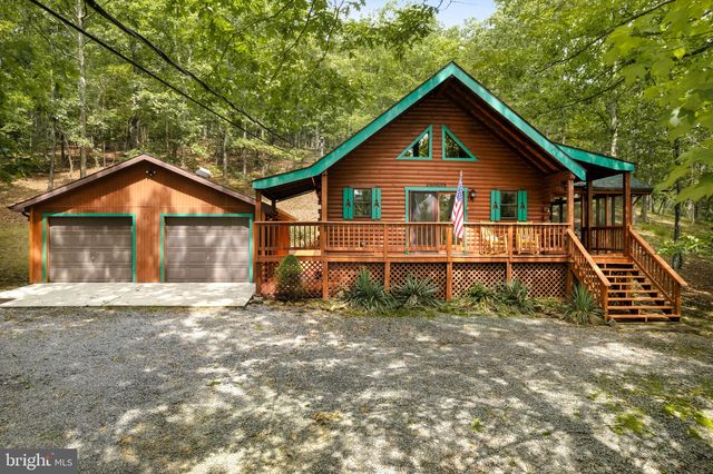 210 River Bend Dr, Paw Paw, WV 25434