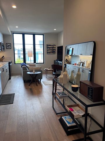 986 S  Van Ness Ave #402, San Francisco, CA 94110