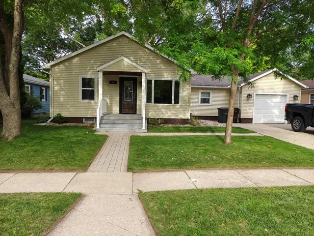 1934 N Center STREET, East Troy, WI 53120