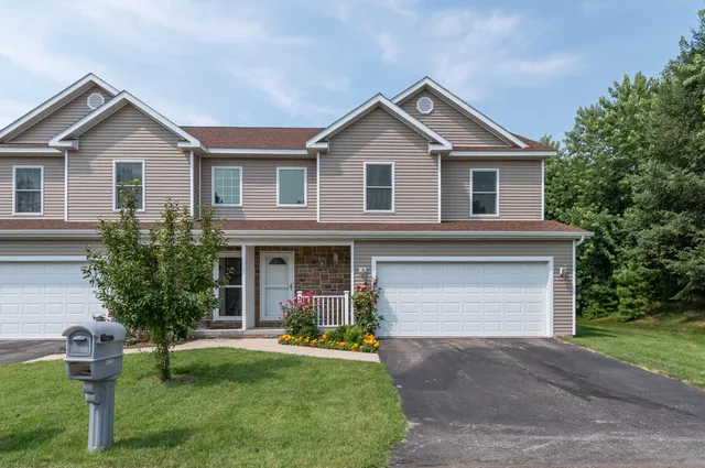 2501 Holiday House Rd, Saint Joseph, MI 49085