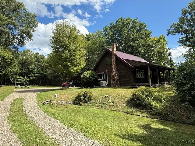 8 Westwood Dr, Millport, NY 14864