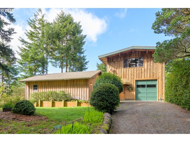 47256 Lakes End Dr, Langlois, OR 97450
