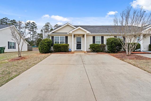 104 Shamrock Dr, Greenwood, SC 29649