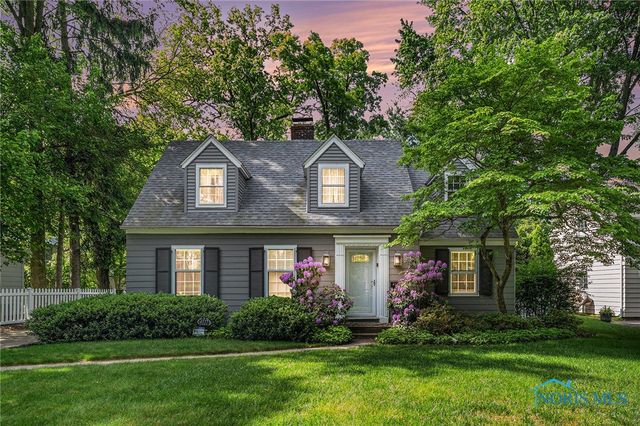 4117 Sheraton Rd, Ottawa Hills, OH 43606