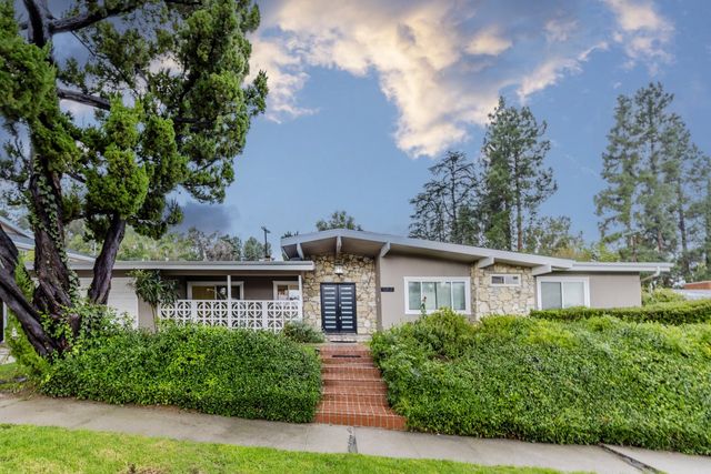 5817 Lockhurst Dr, Woodland Hills, CA 91367