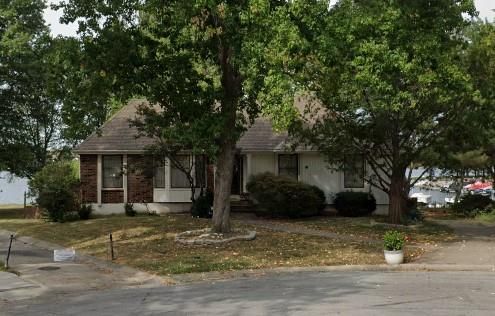 4397 SW Breezy Point Ln, Lees Summit, MO 64082