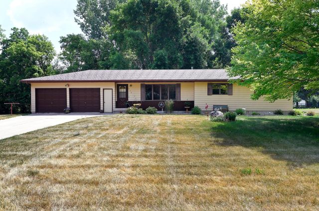 440 Mallory St N, Waterville, MN 56096