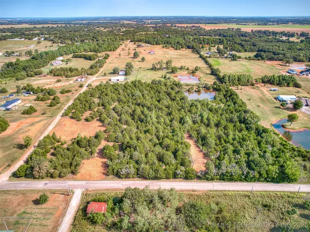 2 Gaddy Rd, Shawnee, OK 74801