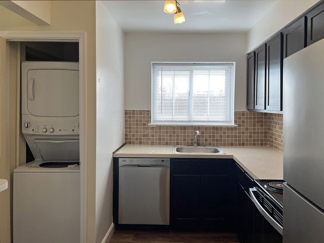 400 W  Crestwood Dr #2001-210, Camp Hill, PA 17011