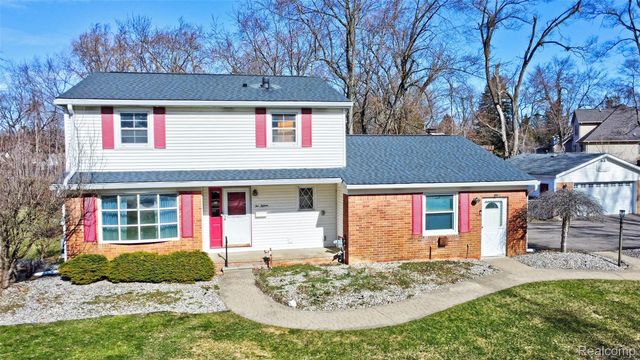 215 Park View Blvd, Lake Orion, MI 48362