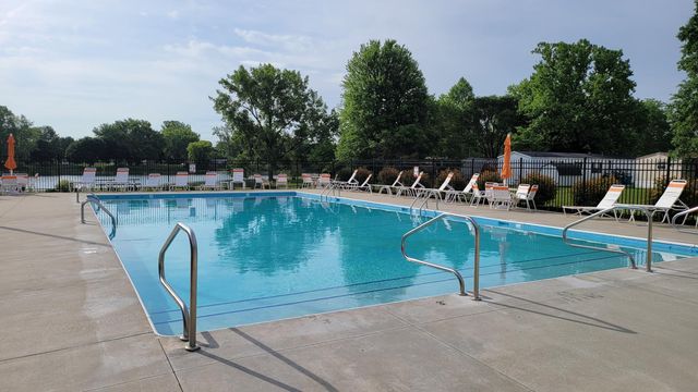 1613 Marblehead Dr, Mishawaka, IN 46544