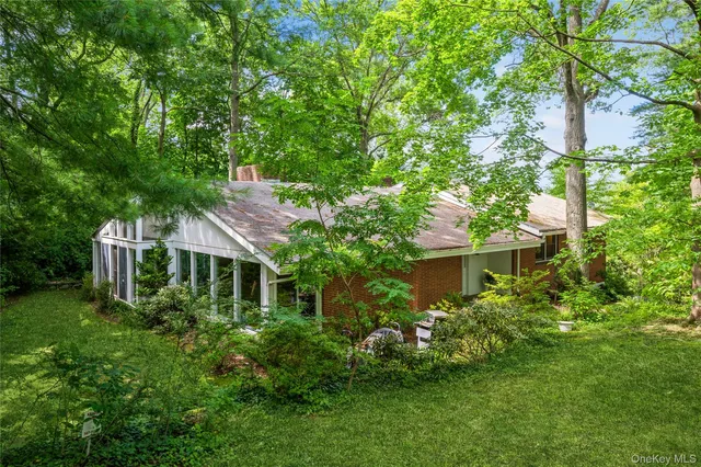 160 Hampshire Road, Bronxville, NY 10708