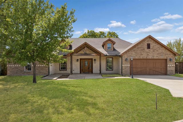 1925 Wildwood Dr, Grand Prairie, TX 75050