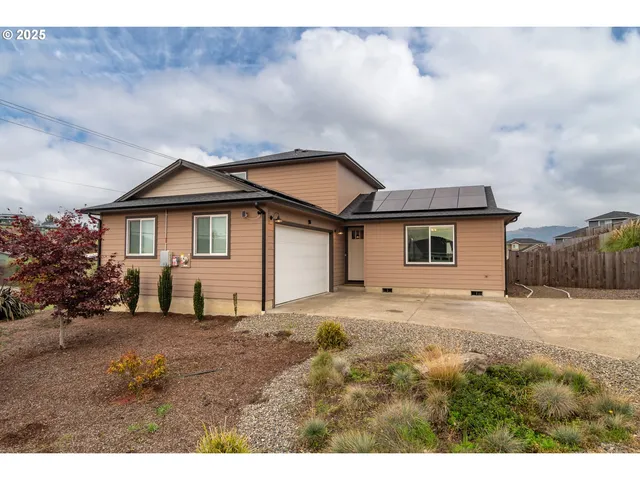 180 Brady Ln, Roseburg, OR 97471