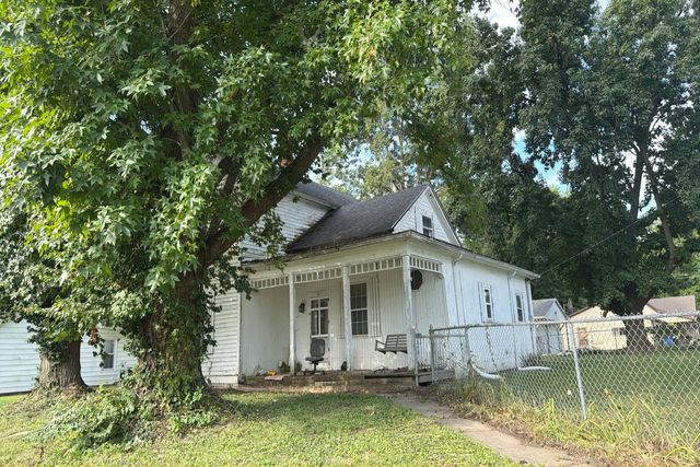 301 S  Mill St, Athens, IL 62613