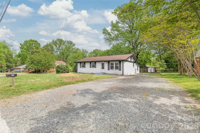 548 Drury Dr, Charlotte, NC 28206