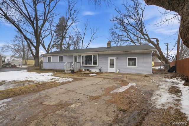 6360 Manson Dr, Waterford, MI 48329